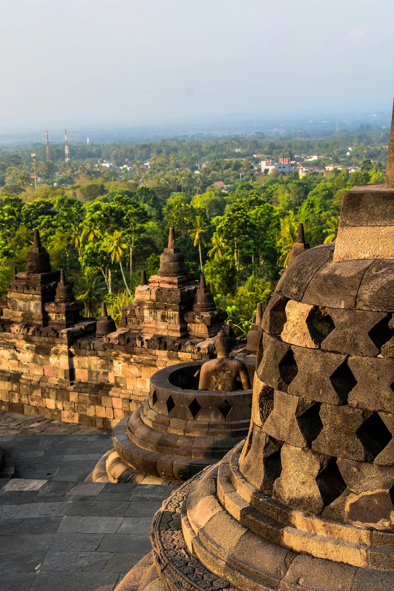 Temple de Borobudur vu du sommet.