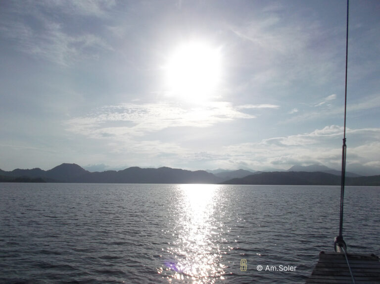 Parc national de komodo au couché de soleil