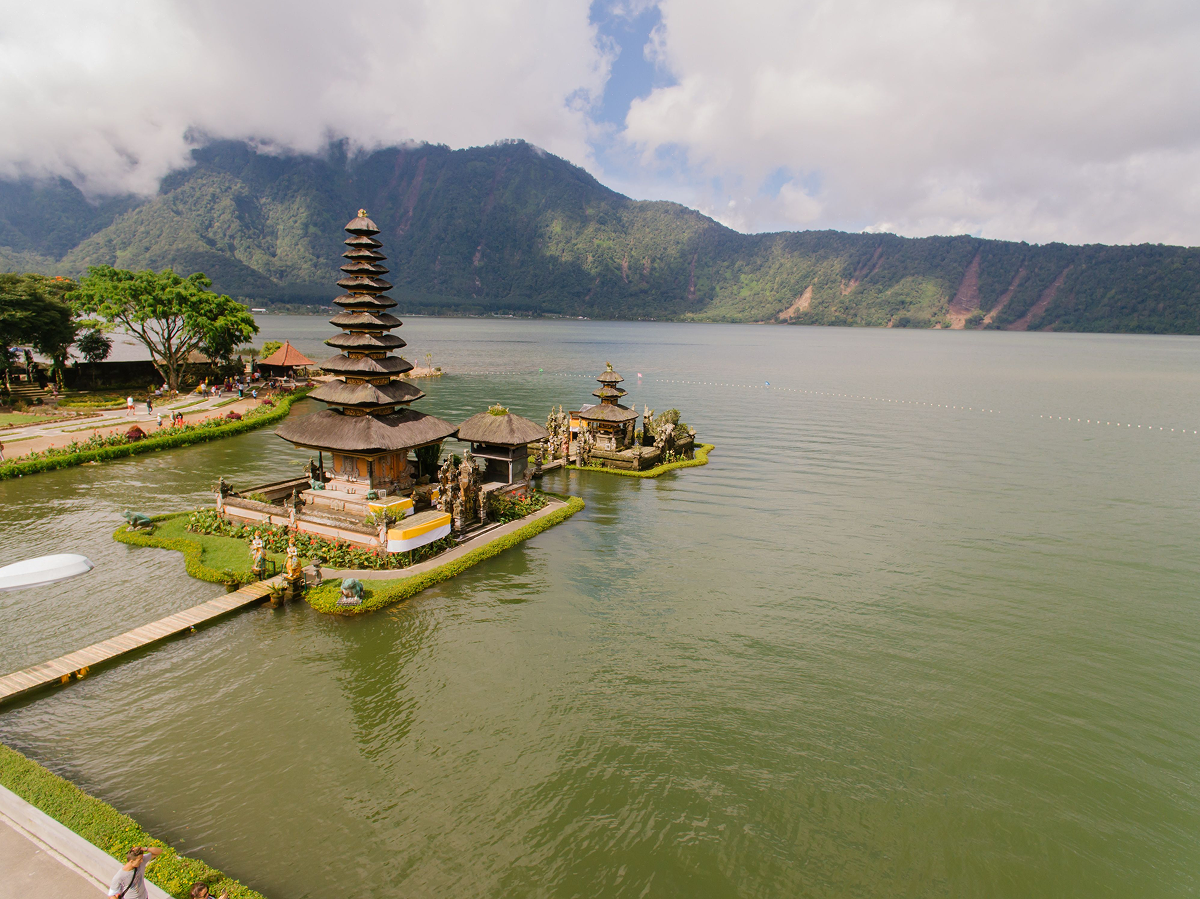 Les temples de l'eau. The Water Temples.